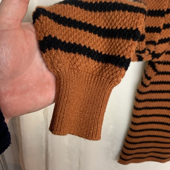 Women’s Striped Sweater Size Medium - Picture 4 of 8